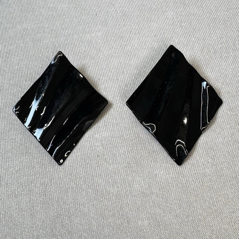 Vintage 80's‎ Black Wavy Diamond Shape Earrings
